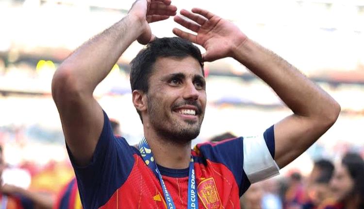 تحول مفاجئ في صفقة الموسم.. رودري يتأرجح بين الريال وبرشلونة
