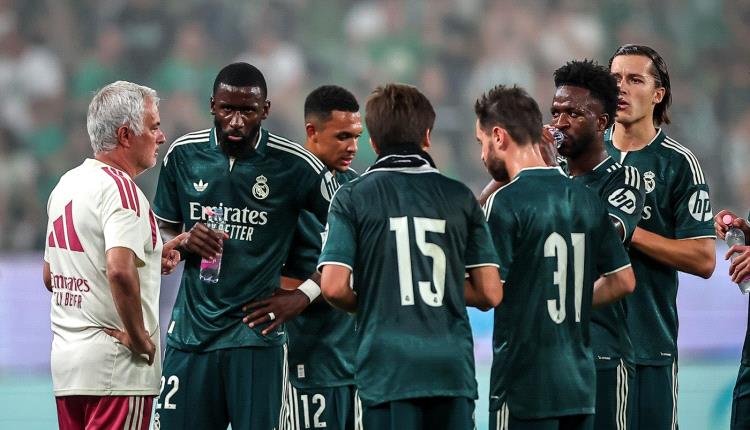 مورينيو يعجز عن حل أزمات ريال مدريد قبل انطلاق الموسم.. هل يدفع الثمن؟
