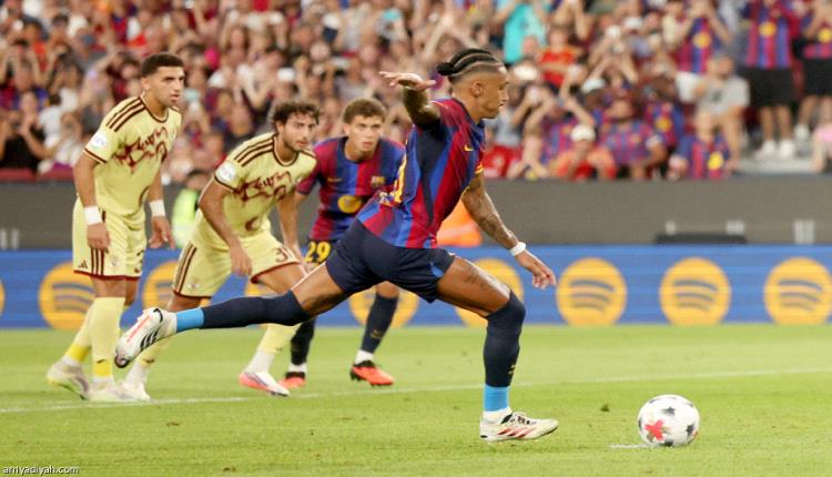 برشلونة يكسب الأهلي بثنائية حمزة ورافينيا