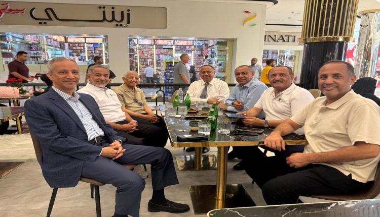قيادات مجموعة هائل سعيد أنعم تجتمع في عدن