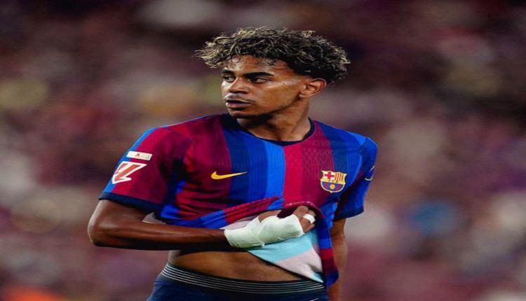 مازال حزينًا.. لامين يامال يرفض تحية جمهور برشلونة
