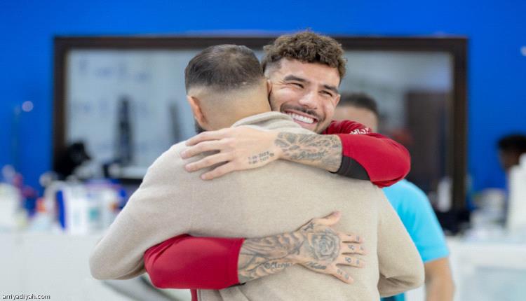 بنزيما وثيو.. زمالة قديمة يجدّدها الهلال