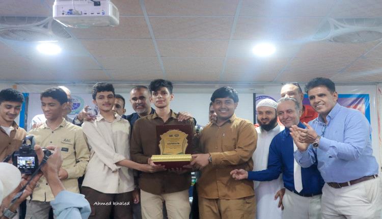 مدير إدارة الانشطة المدرسية بعدن يشكر استضافة مدرسة التفوق للمسابقة المنهجية