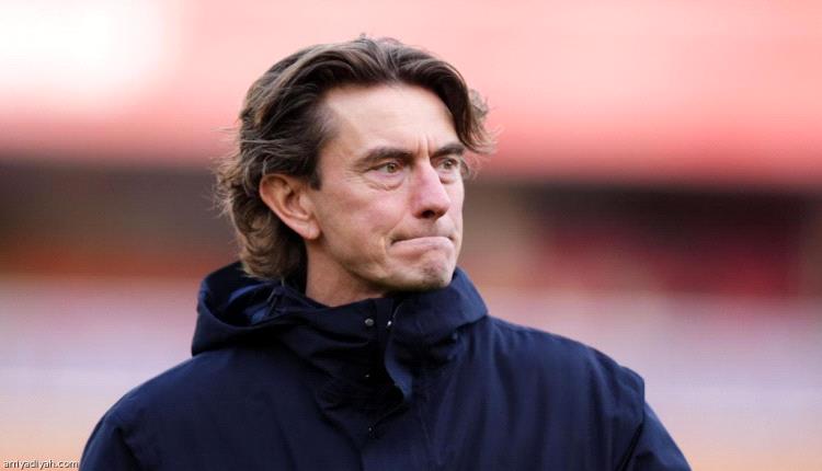 

 توتنهام يُقيل مدربه