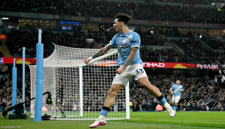 سيتي يطارد أرسنال بثلاثية فولهام