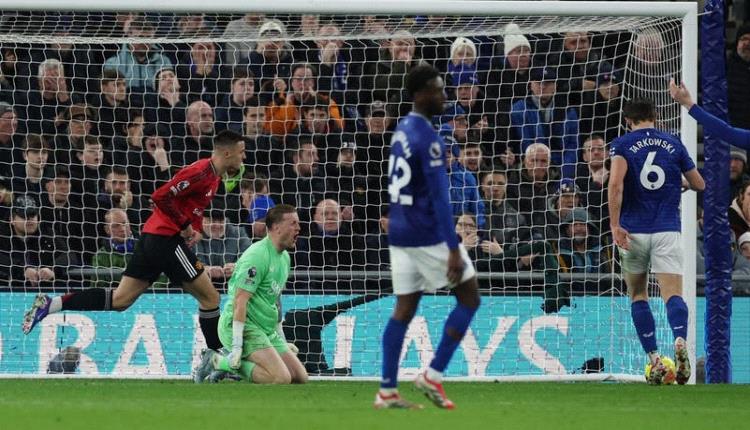 6 مباريات لا يخسر .. يونايتد يواصل الانتفاضة ويكسب ايفرتون