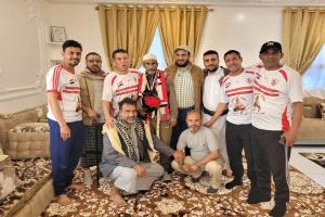 *فريق الأسطورة علي محسن المريسي يزور العصري وينقل تحيات الشيخ يحيى الحباري*