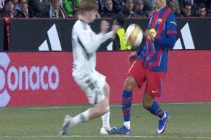 خبير تحكيمي يجيب.. هل أفلت كانسيلو من الطرد أمام ألباسيتي؟