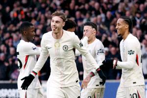 بـ «هاتريك» بالمر.. تشيلسي يصطاد «الذئاب»
