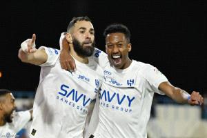 هاتريك "بنزيما" في واجهة انتصار الهلال العريض على الأخدود