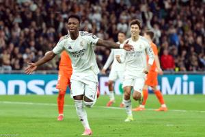 الريال يضغط برشلونة برباعية سوسيداد