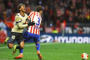 
بعد الرباعية.. برشلونة يشتكي الحكم