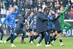 أتالانتا يقلب الطاولة على نابولي