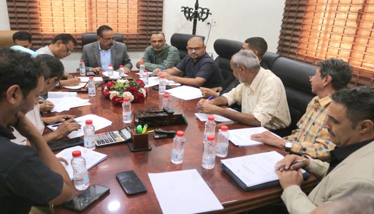 العقربي يعقد أول اجتماع استثنائي لقيادة صندوق صيانة الطرق والجسور لعام 2026 ويشدد على الانضباط المؤسسي