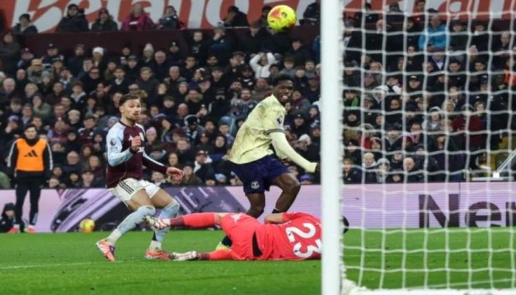 إيفرتون يحرم أستون فيلا وصافة الدوري الإنكليزي