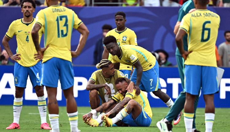 هروب جماعي؟.. طائرة البرازيل تعود بلاعب واحد فقط!
