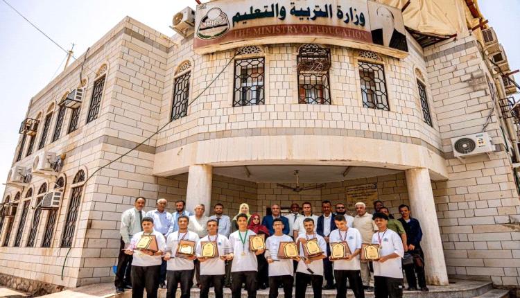 وزير التربية والتعليم يكرّم أبطال مدارس 