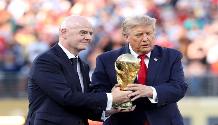لماذا سُمح لترامب بحمل كأس العالم رغم أنه لم يفز باللقب؟
