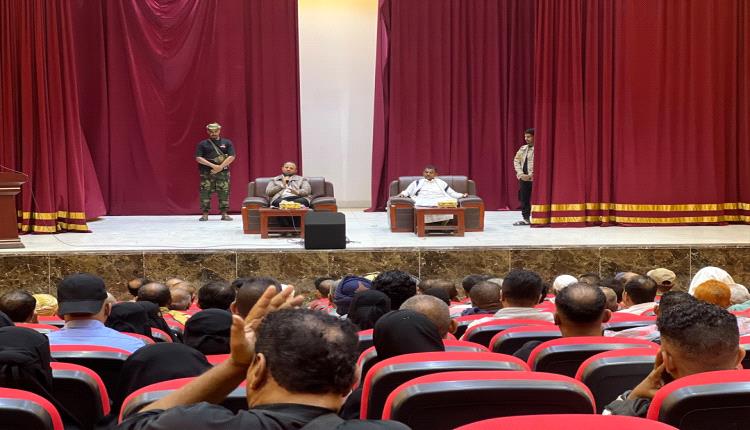 مدير عام المنصورة يؤكد الانتقال إلى مرحلة جديدة من تنظيم العمل المجتمعي ويكرّم رئيس اللجان المجتمعية تقديراً لجهوده