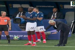 لقطة اليوم.. ديشامب ينحني لكيليان مبابي 