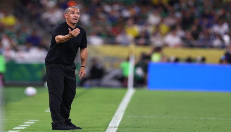 الاتحاد التونسي يقيل لموشي ويعين رينارد مدربا لـ"نسور قرطاج"