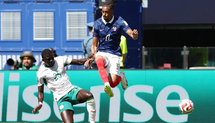 لاعب شطرنج بعقل مايسترو.. أوليسي يكسر ملل فرنسا
