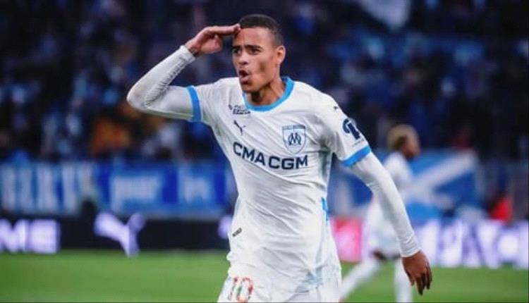 أول تحرك من الأهلي السعودي لخطف صفقة الهلال
