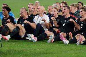 مدرب النرويج.. جهزوا جنازته ثم نهض ليقود المنتخب إلى دور الـ32
