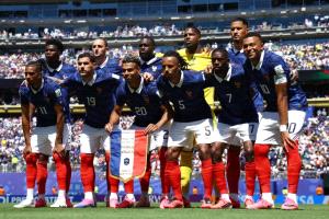لماذا رفض لاعبو منتخب فرنسا الترويج للخمور في المونديال؟