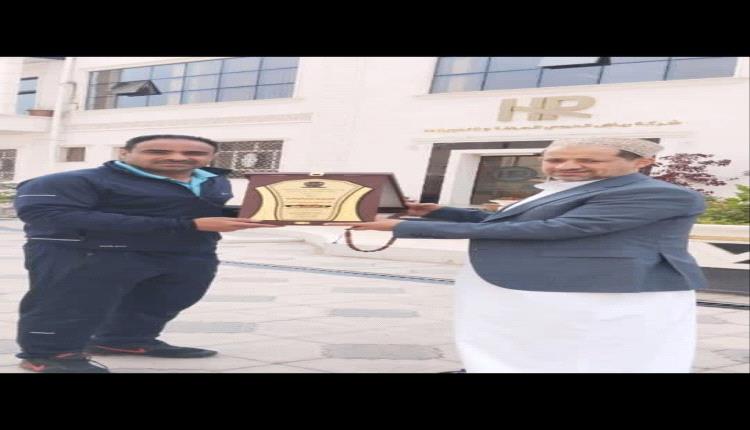 الكابتن علي النونو يكتب عن رجل الإنسانية 