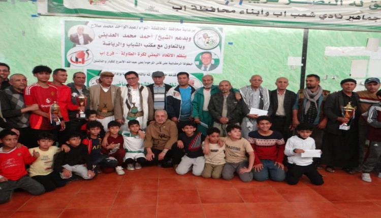 دعمهما العديني والنزيلي.              تكرّيم نجوم بطولتي المرحوم  الأعرج والصباحي لكرة الطاولة