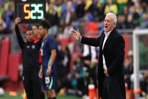 "لن أهدر وقتي".. ديشان يرفض الحديث عن زيدان