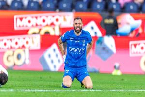 اصابة جديدة لنجم الهلال كريم بنزيما