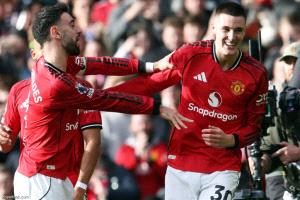 يونايتد يقفز إلى الثالث بنقاط كريستال بالاس