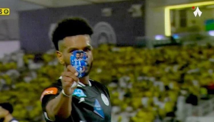 البليهي يشعل لقاء النصر والهلال بـ"واقي الساق"