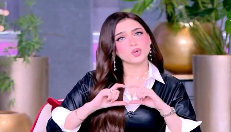 هو مثل القرد لا يقع .. ياسمين عز تثير غضب جمهور الزمالك مجددا 