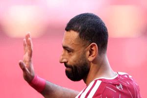 عملاق سعودي يحاول إقناع صلاح.. فهل يستجيب النجم المصري؟