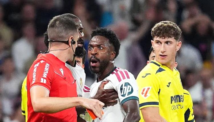 "عمل قبيح وقذر".. لاعب برشلونة السابق يفتح النار على فينيسيوس
