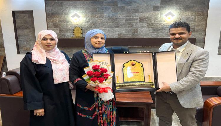 محطة للسمو والعطاء..السلطة المحلية تكرم مديرة إدارة التربية والتعليم بمديرية الشيخ عثمان