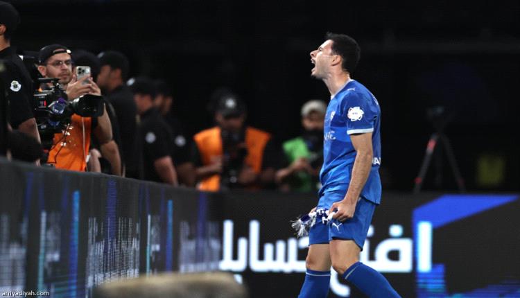 الهلال يتصدر بالفوز الأصعب
