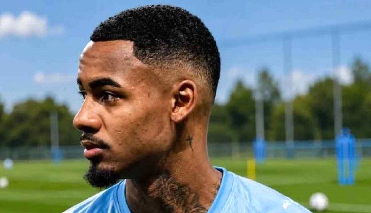 عائلة نجم مانشستر سيتي تحتفل بالألعاب النارية بعد استدعائه لمنتخب البرازيل