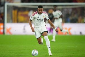 مبابي يحطم رقم ميسي القياسي في دوري أبطال أوروبا