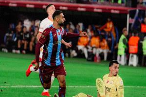 قميص محمد صلاح يصل البرلمان التركي 