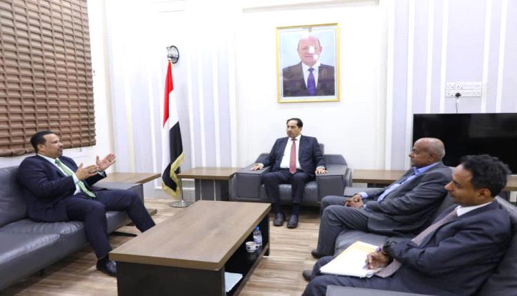 البكري يُناقش مع مدير المؤسسة الاقتصادية تعزيز التعاون وإعداد مذكرة تفاهم مشتركة