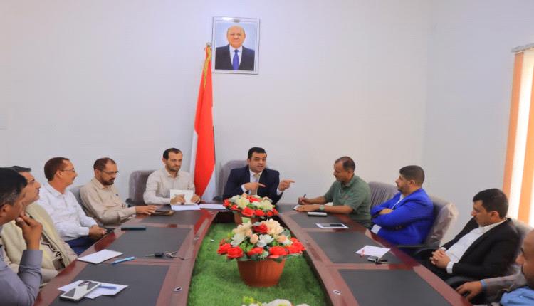 الأستاذ نصر الأحمدي يترأس اجتماعًا لقيادات مكاتب الشباب والرياضة بالمحافظات الغير محررة