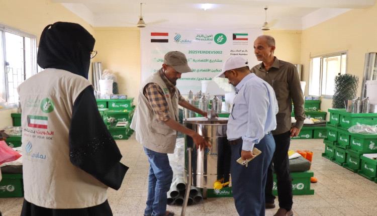 لحج.. توزيع مشاريع التمكين الاقتصادي لتربية النحل وإنتاج العسل ضمن مشروع «أغنوهم عن السؤال»